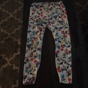 Leggings, flower printed with white background.